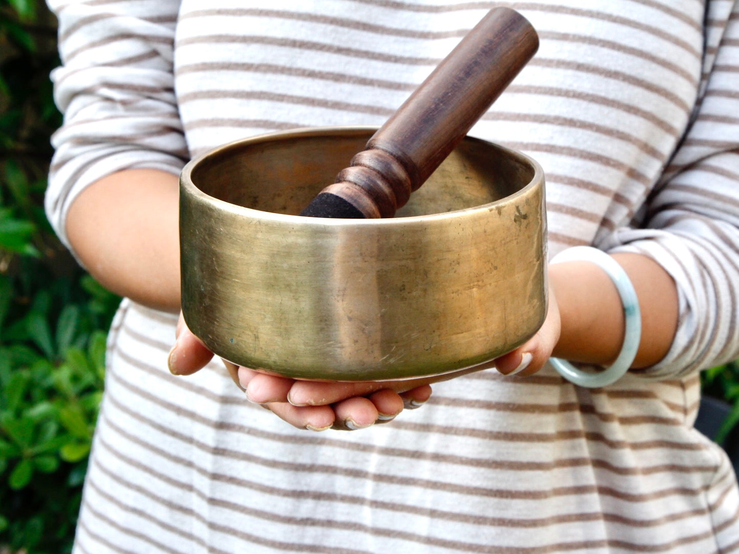 Unusual Singing Bowl - D 300 Hz