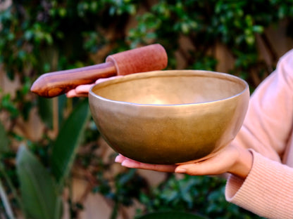 Contemporary Flow Singing Bowl - Base Note F# 182 Hz