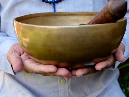 23 cms Contemporary Flow Singing Bowl - Base Note F#(178 Hz)