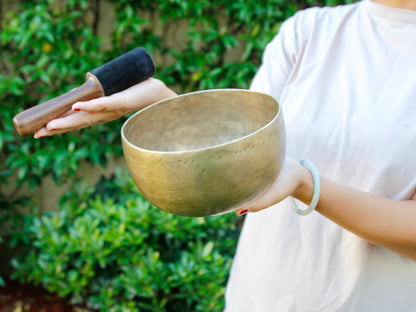 Old 'Tara' Singing Bowl - Base Note F#3 (181 Hz)