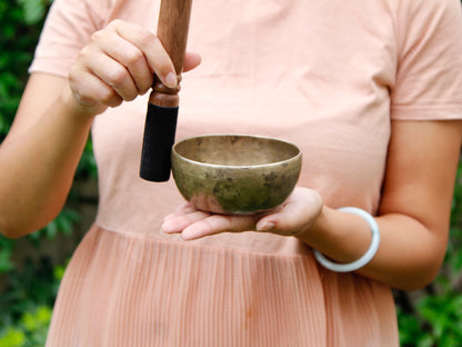 Small Old 'Tara' Singing Bowl - Base Note B4 (488 Hz)